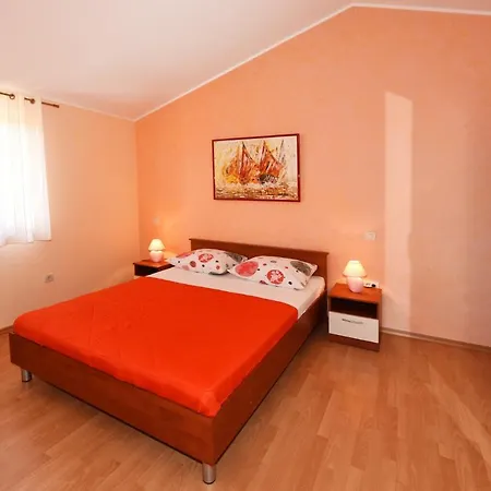 Villa Kmacici 598 *