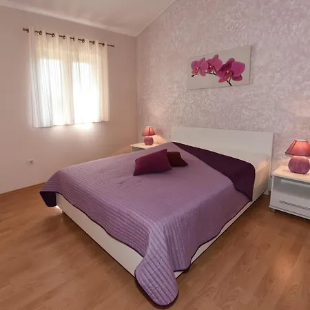 Kmacici 598 * Sveti Lovreč Pazenatički