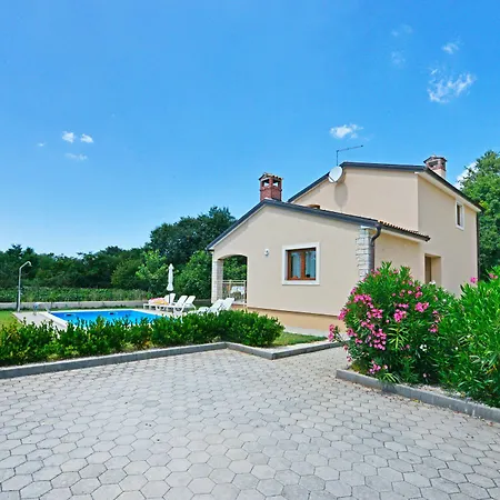 Willa Kmacici 598 Sveti Lovreč Pazenatički