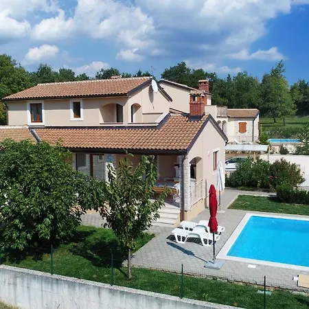 Kmacici 598