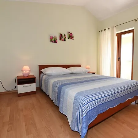 Kmacici 598 Sveti Lovreč Pazenatički