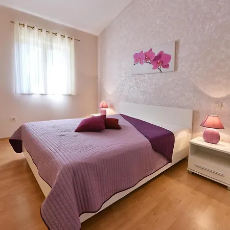 Willa Kmacici 598 Sveti Lovreč Pazenatički