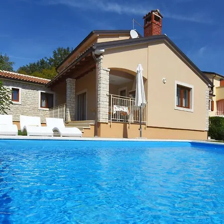 Villa Kmacici 598 *