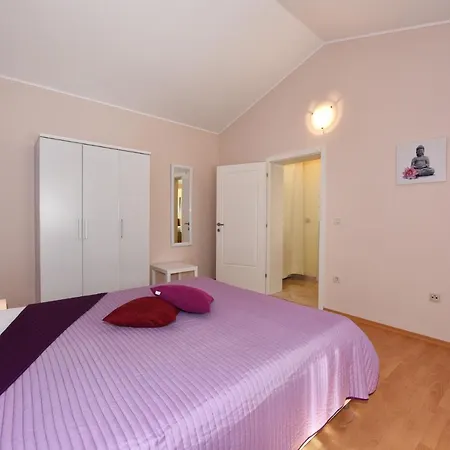 Kmacici 598 Willa Sveti Lovreč Pazenatički