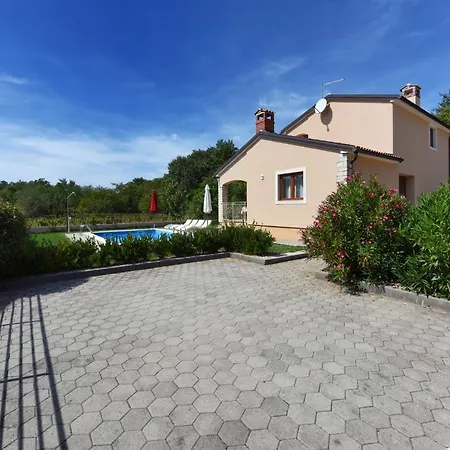 Kmacici 598 Sveti Lovreč Pazenatički