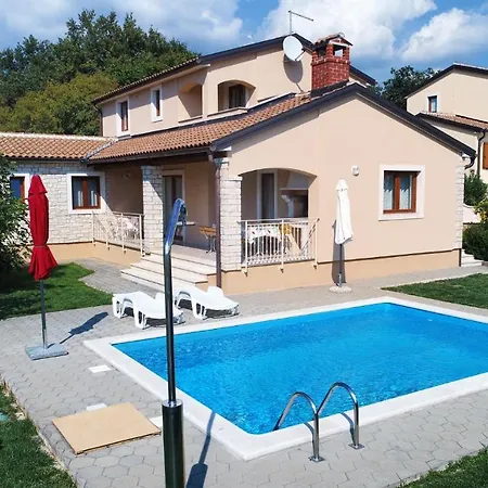 Villa Kmacici 598 Sveti Lovrec Pazenaticki